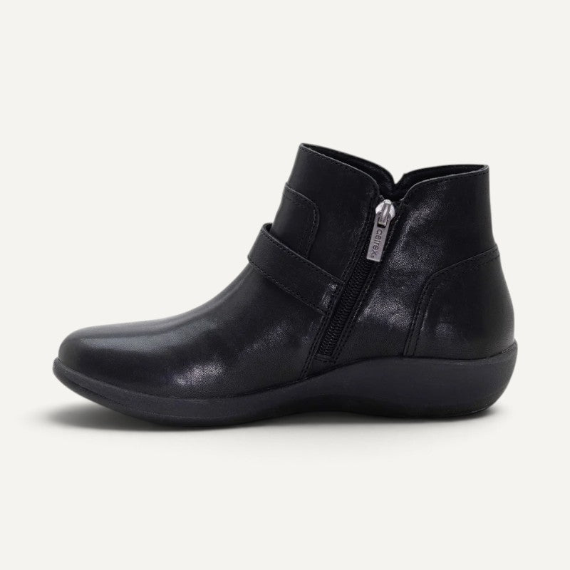 leah low boot black